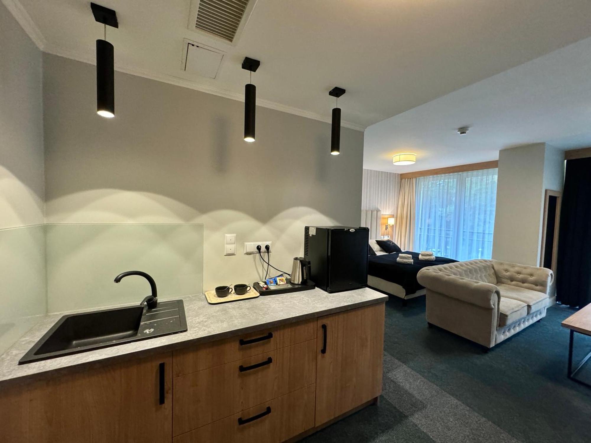 Hotel Echo Cedzyna エクステリア 写真