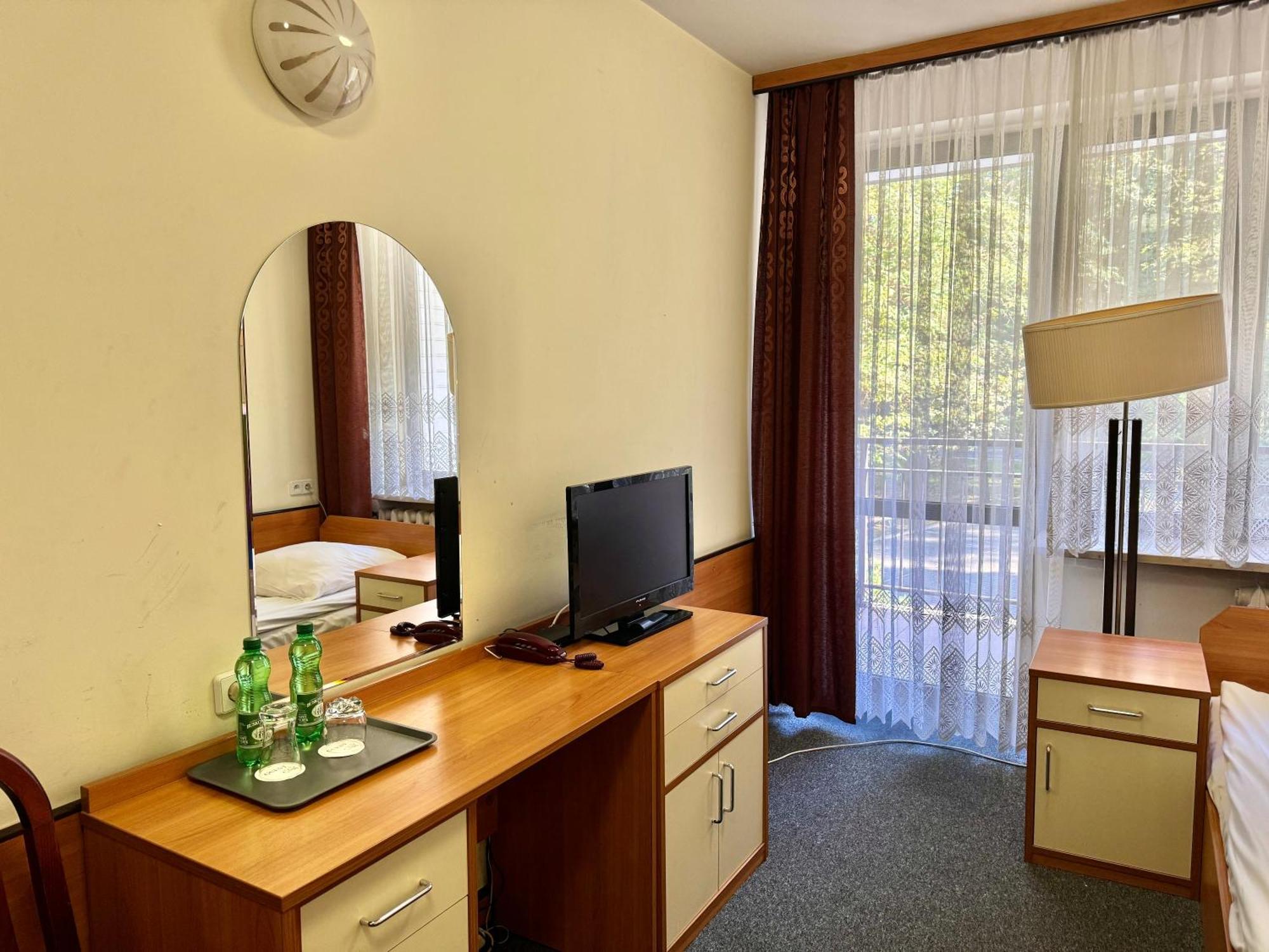 Hotel Echo Cedzyna エクステリア 写真