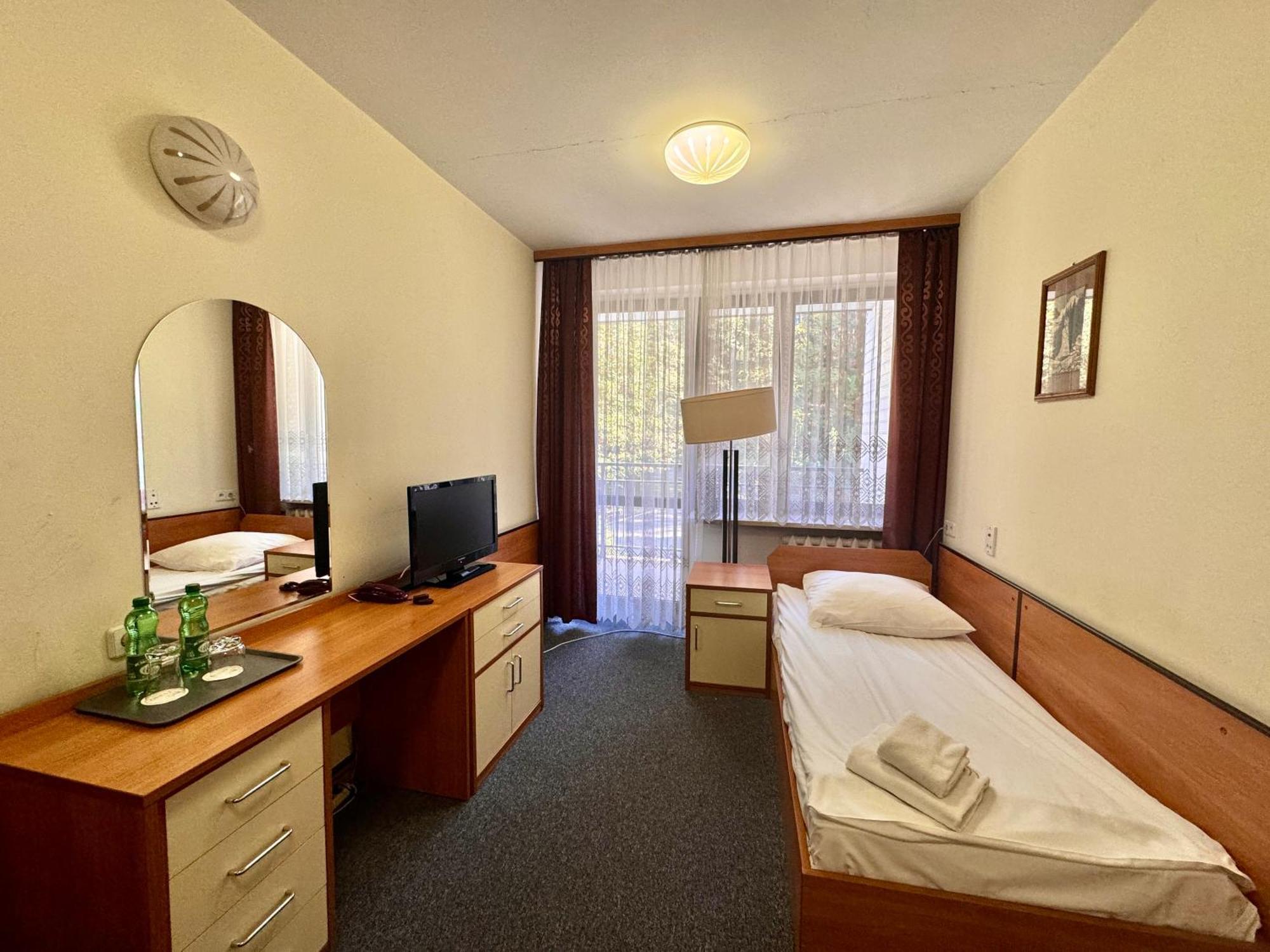 Hotel Echo Cedzyna エクステリア 写真